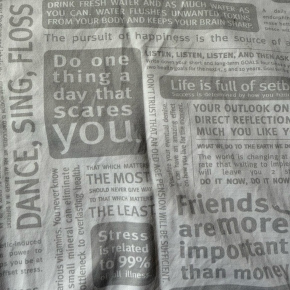 Lululemon Women's Long Sleeve Graphic Top size m(8/10) - Picture 2 of 3